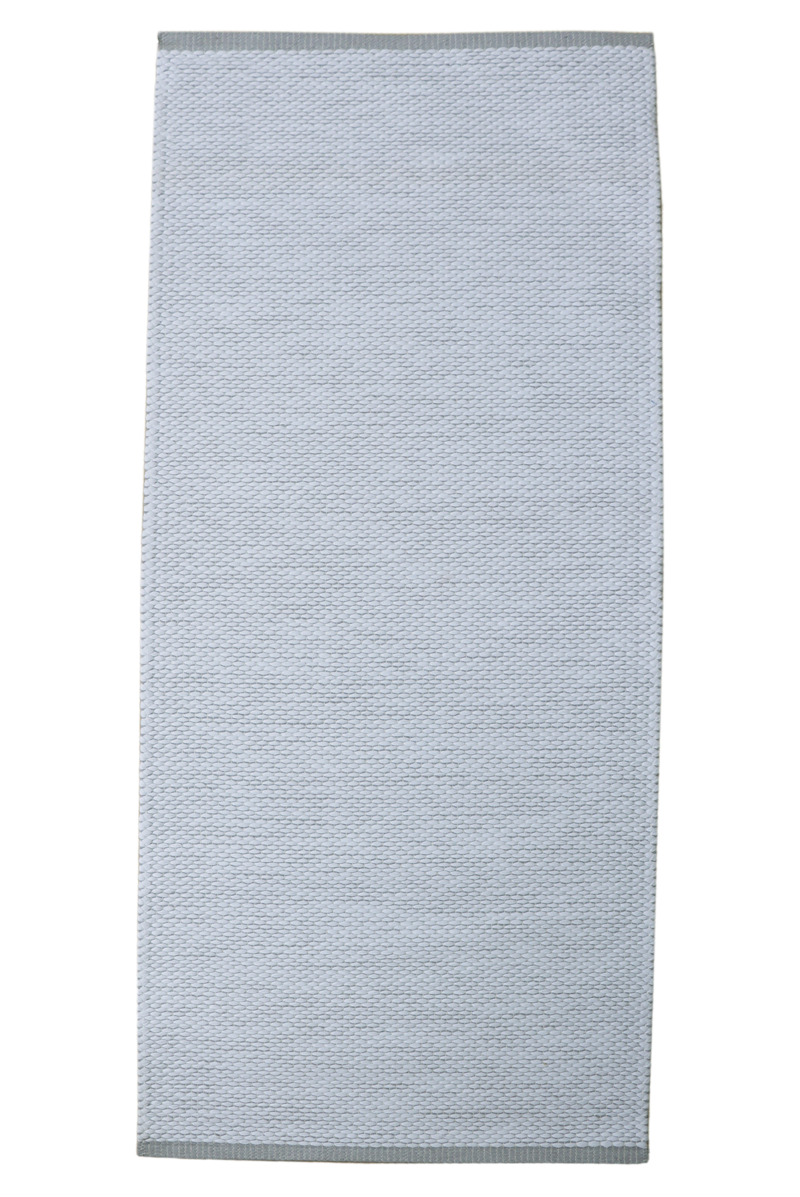 Valkoinen kierrätyspuuvillasta valmistettu matto, koko 80x200cm