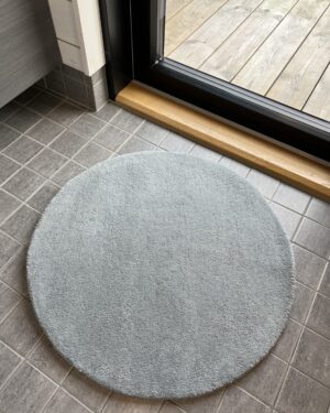 Plain käsintuftattu vaalean sininen pyöreä